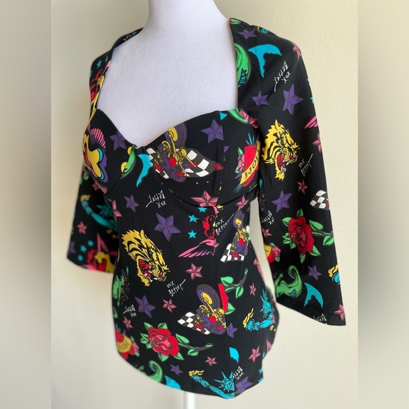 BETSEY JOHNSON SWEETHEART NECK TATTOO PRINT TOP, SZ L - Picture 11 of 14
